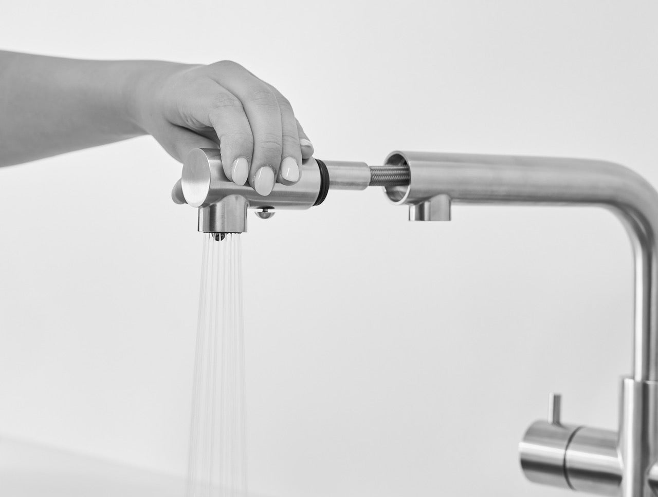 4 Way Kitchen Filter Tap in Solid STAINLESS STEEL, with swivel spout and pull-out extractable Spray, Polished