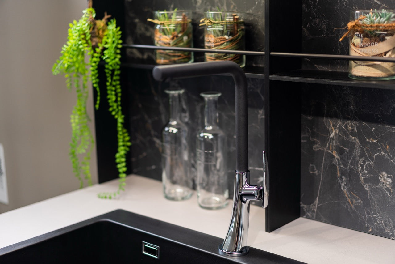 Kitchen Tap, Single lever, LEAF, with 360° swivel L-Spout, Chrome / Black Quartz