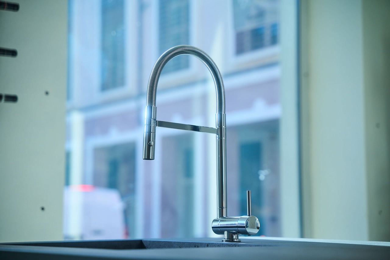 Grifo de Cocina Bajo Ventana, abatible a 6CM, con caño giratorio 360° y ducha 2 chorros amovible, Cromado