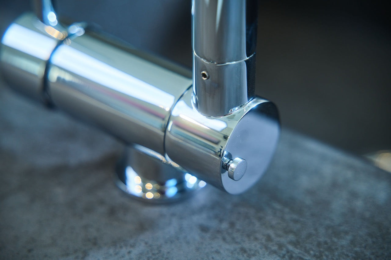 Under Window Kitchen Tap, folding spout to reach 4,5 cm, with 360° swivel spout and 2-jets removable Spray, Chrome / Yellow