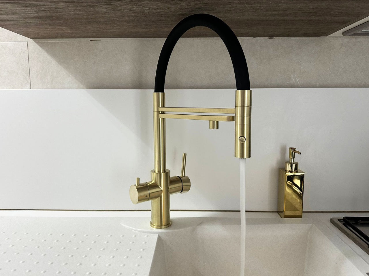 5 Way Kitchen Filter Tap in Solid STAINLESS STEEL, with 360° swivel spout and 2-jets removable Spray, Satin Gold PVD / Black