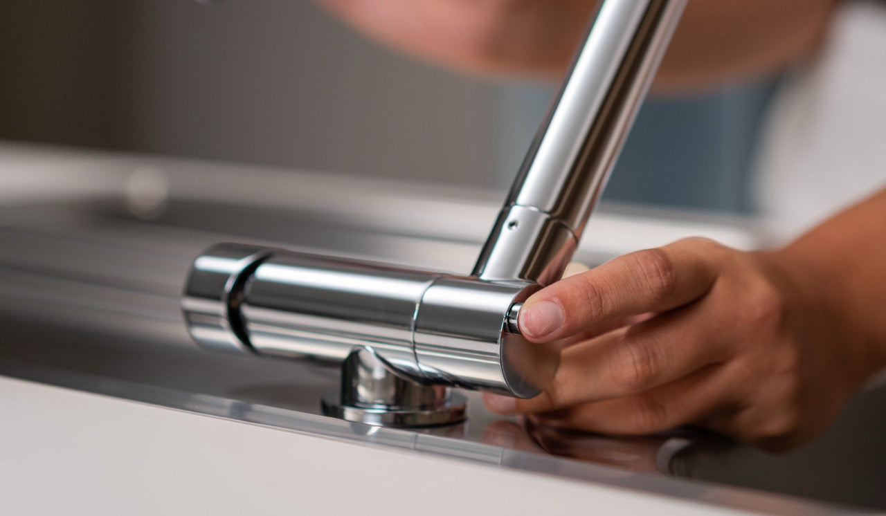 Under Window Kitchen Tap, folding spout to reach 4,5 cm, with 360° swivel L-Spout, Chrome / Gray Quartz